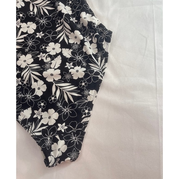 Cabana del Sol One Piece Floral Bathing Suit Size: L - Picture 9 of 11